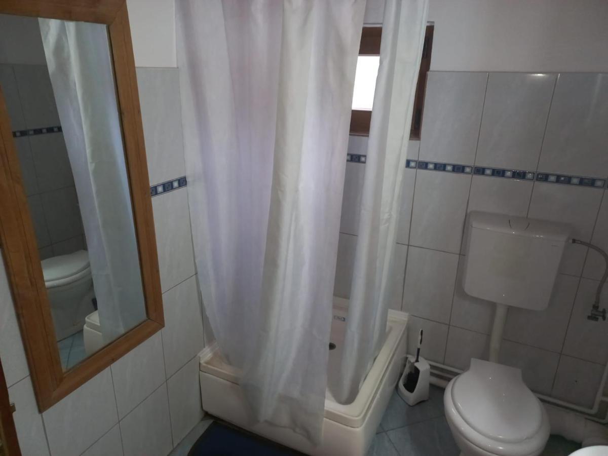 Double Room With Private Bathroom By Osteria Constantino 트르고비슈테 외부 사진