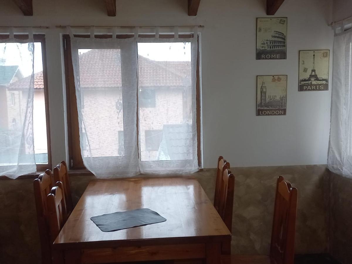 Double Room With Private Bathroom By Osteria Constantino 트르고비슈테 외부 사진