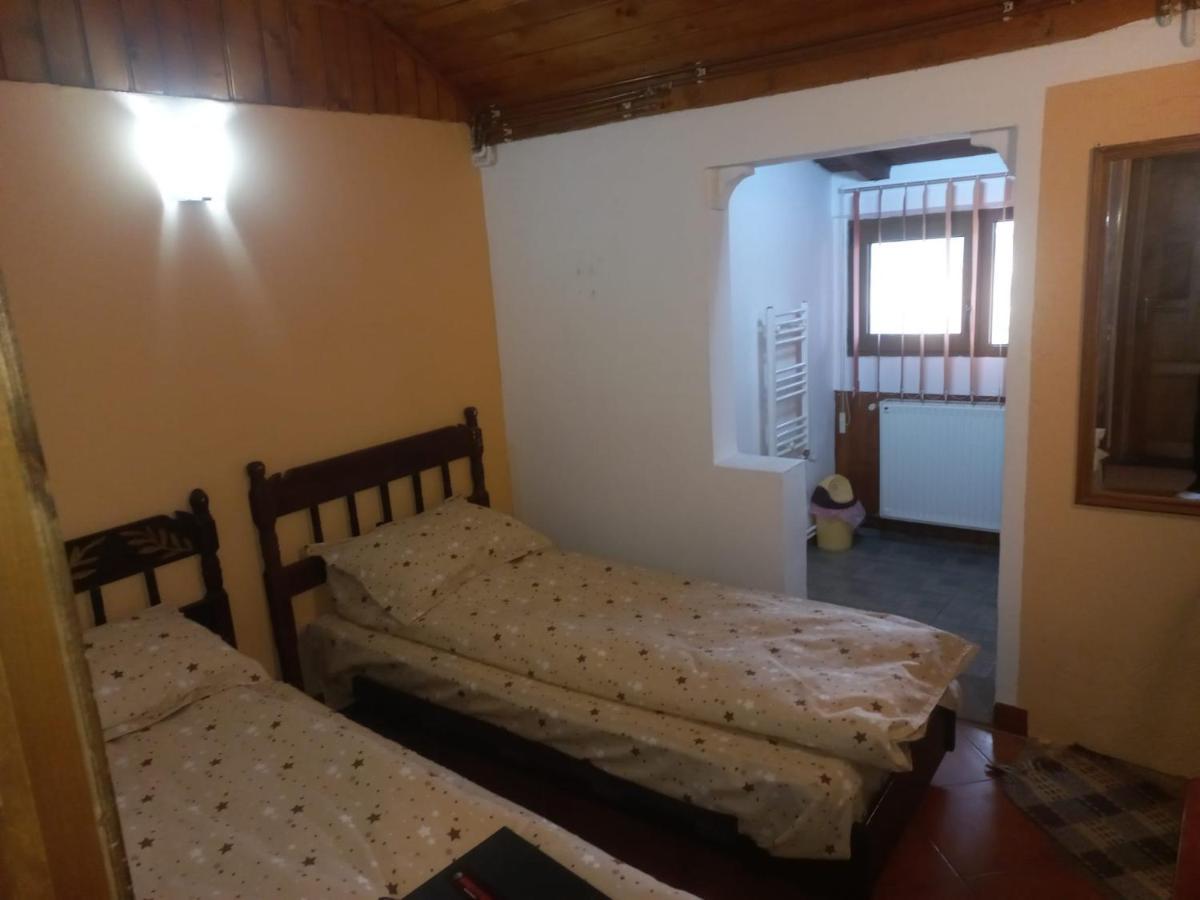 Double Room With Private Bathroom By Osteria Constantino 트르고비슈테 외부 사진